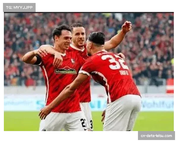 赛后观察：面对密集防守，弗赖堡为何坚持45度起球，而非尝试更多地面渗透？